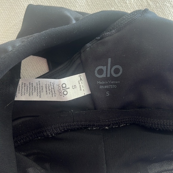 Alo Yoga Lavish Bra - Picture 3 of 3